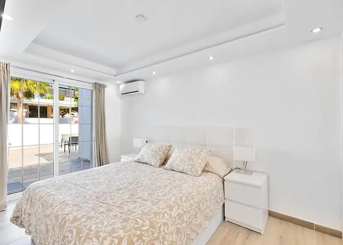 With Private Pool Vakantiehuis *